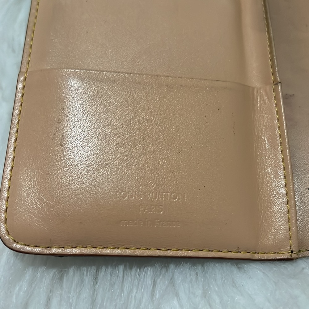 Louis Vuitton wallet, used, but still has a lot of life. 100% authentic. MI0068 - Picture 11 of 16